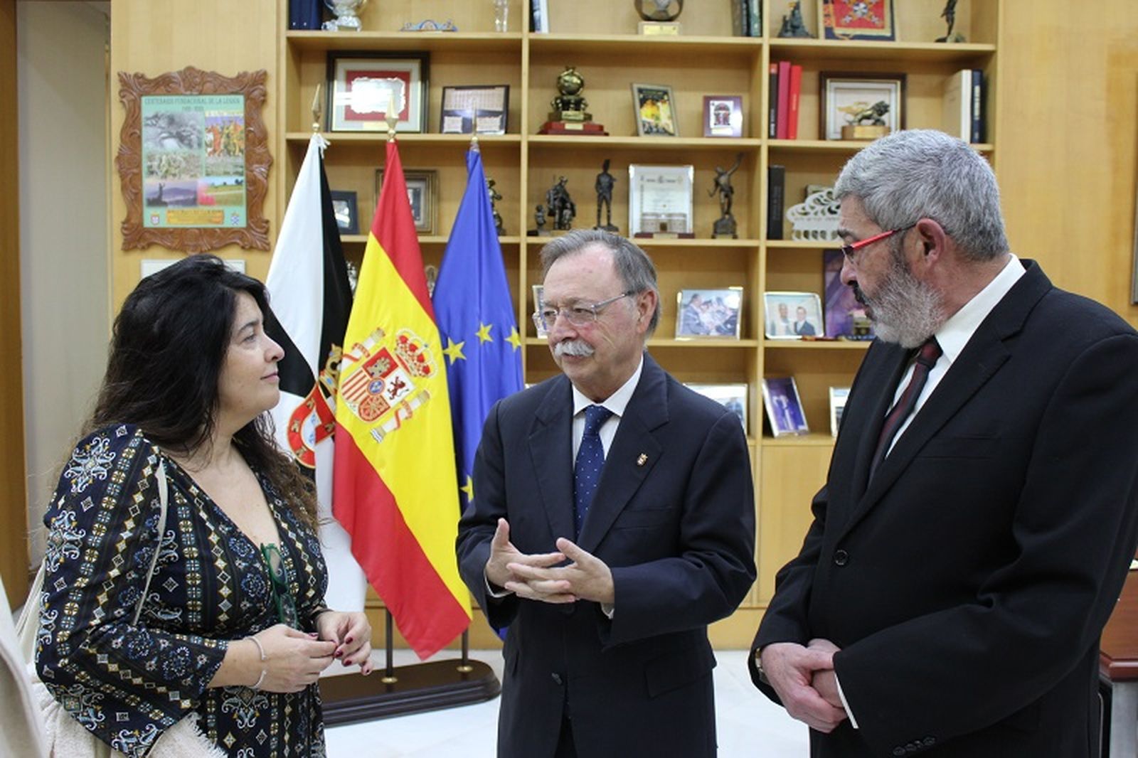 Delegados de CEMSATSE, Elisabeth Muñoz y Abdelghani El Amrani, durante su visita al presidente de Ceuta, Juan Vivas. / FOTO CEDIDA