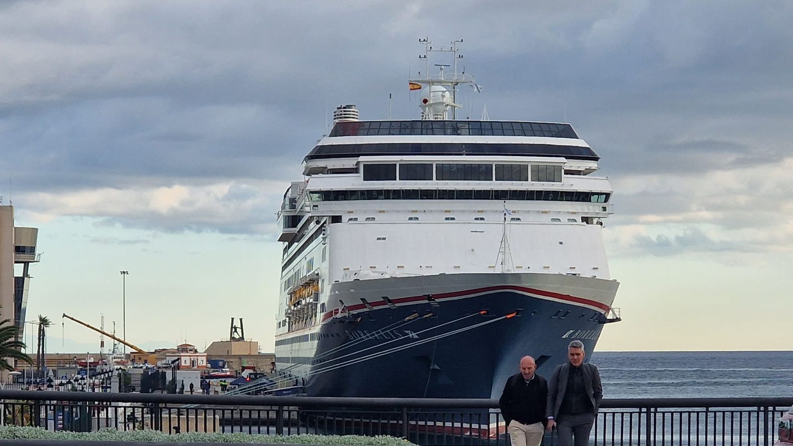 FOTOGALERÍA | La escala del Borealis que cierra la temporada de cruceros de 2025 en Ceuta