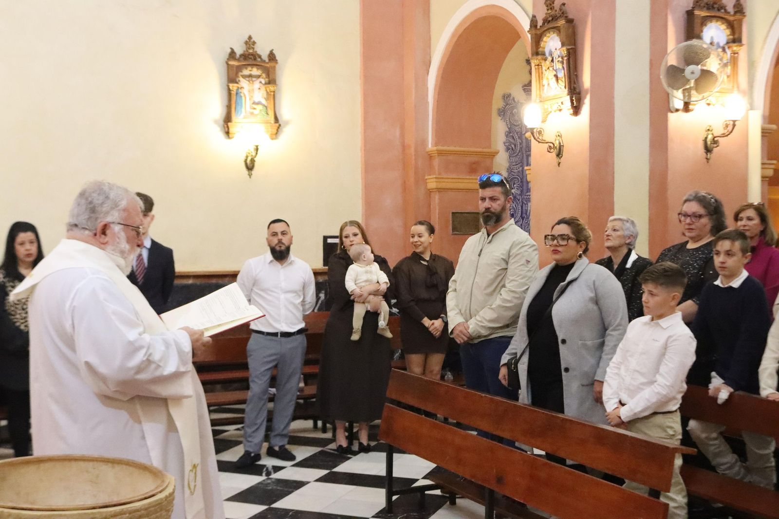 Daniel, Adrián y Noel reciben el Sacramento del bautismo