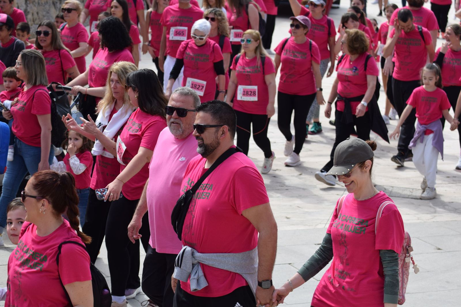 Ceuta se viste de rosa para abrazarse a la vida