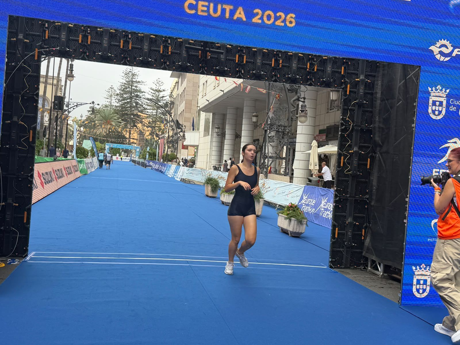 Los aficionados al triatlón en Ceuta se reúnen para participar en el Acuatlón Popular 'Juan Mur' y en la Phoenix Kids Triathlon