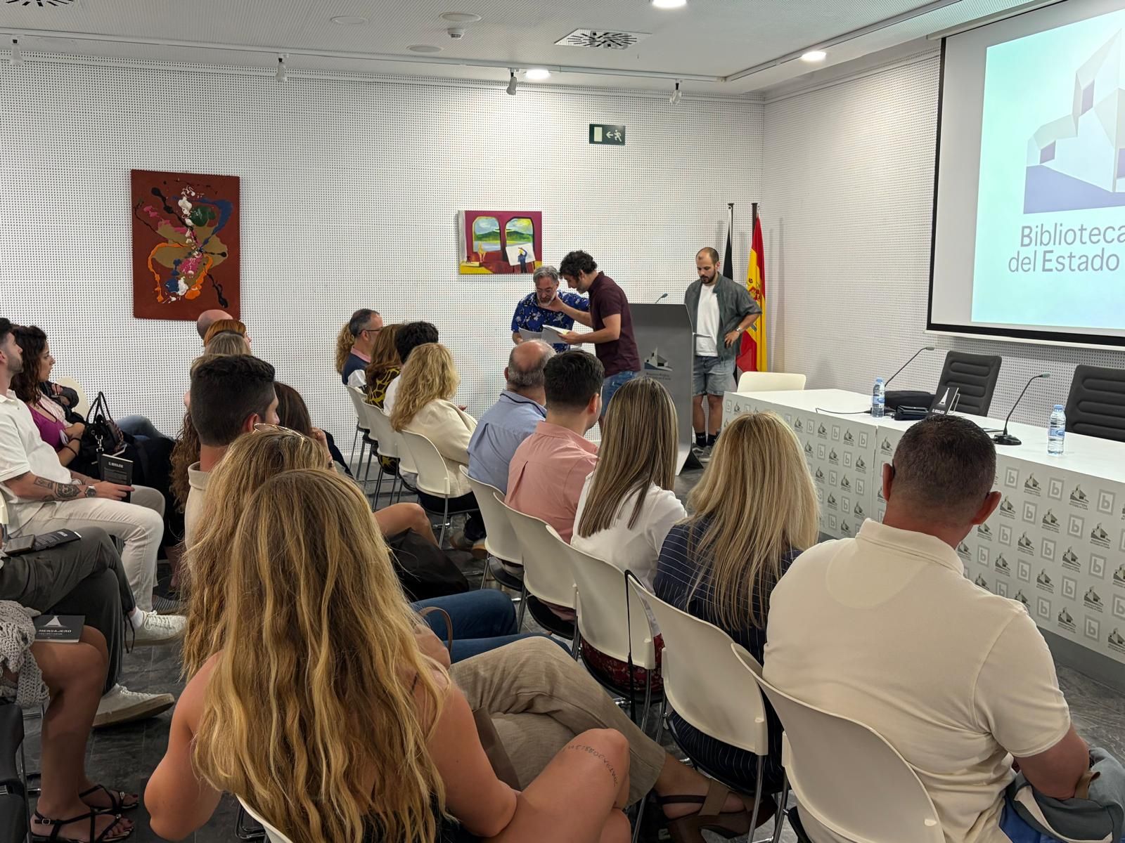 Niños y mayores aprenden y disfrutan de la penúltima jornada de Feria del Libro