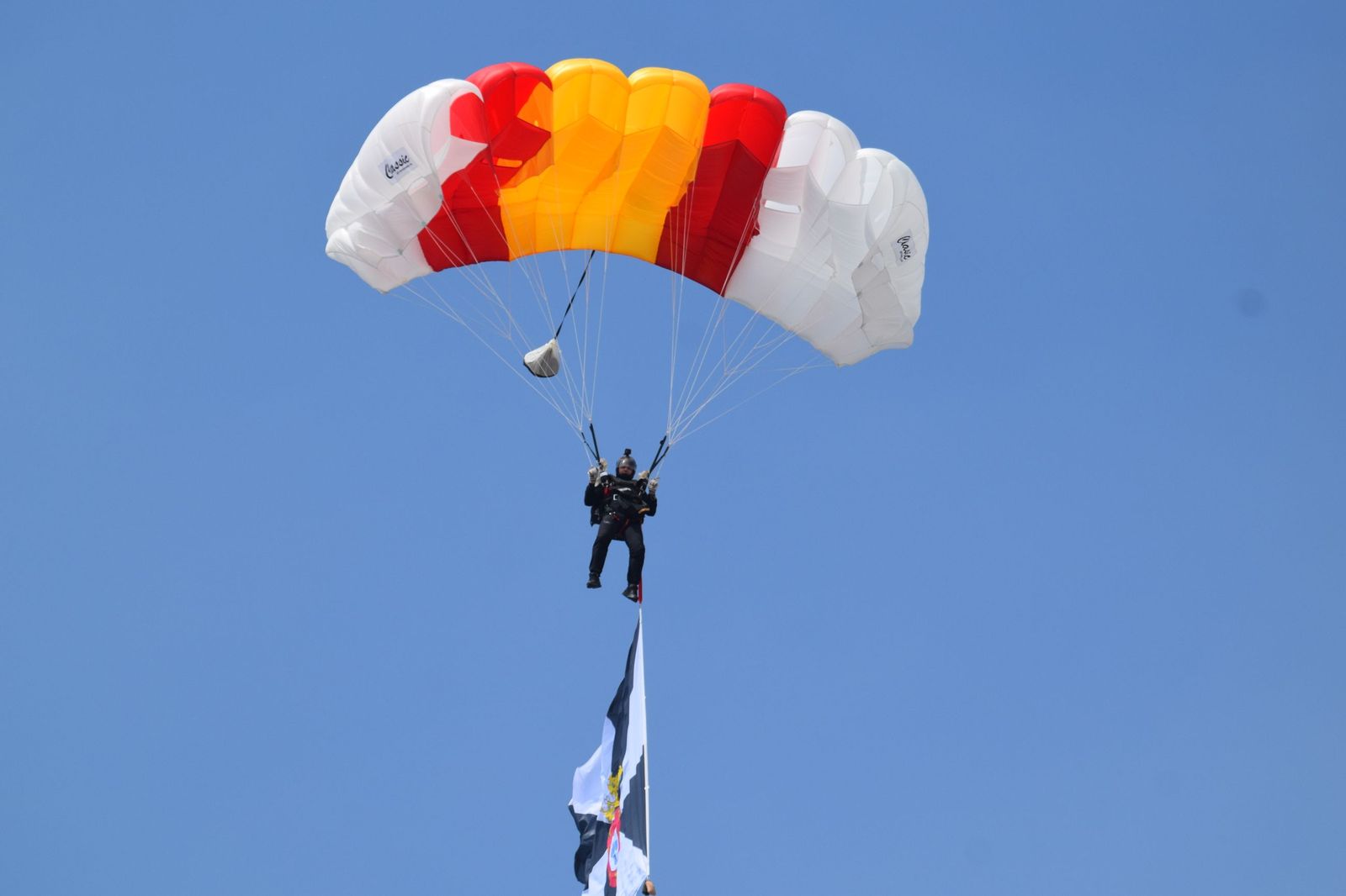 FOTOGALERÍA | Ceuta mira al cielo para celebrar a sus Fuerzas Armadas