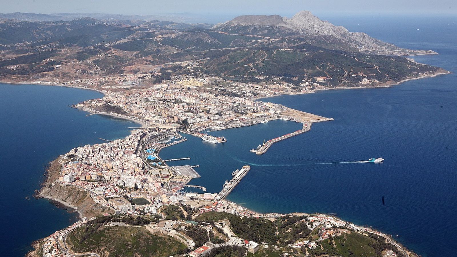 Imagen aérea del Puerto de Ceuta.