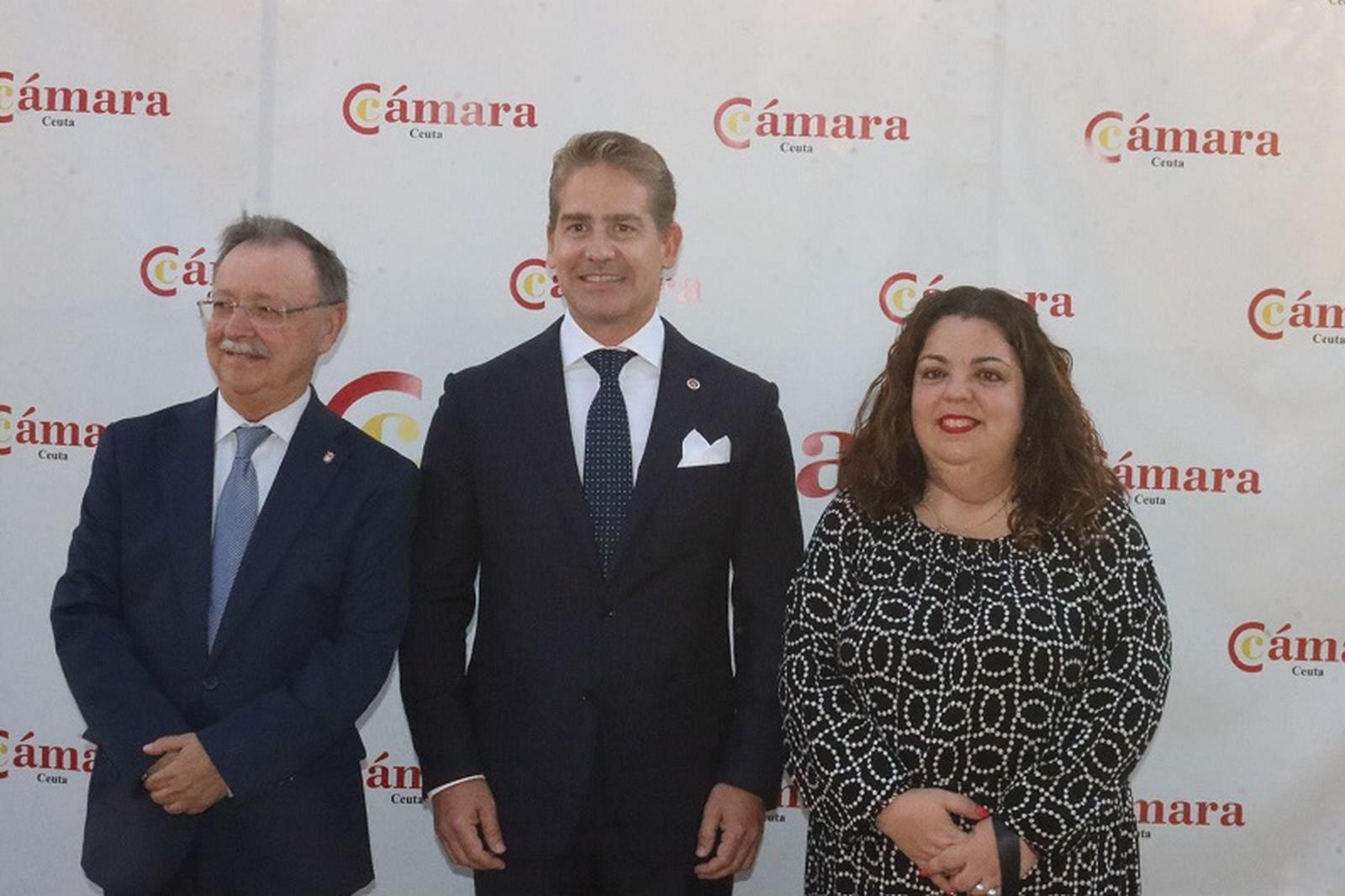 Así fue la imposición de la Medalla de Oro de la Cámara de Comercio a Juan Bravo. / FOTO REDUAN Así fue la imposición de la Medalla de Oro de la Cámara de Comercio a Juan Bravo. / FOTO REDUAN
