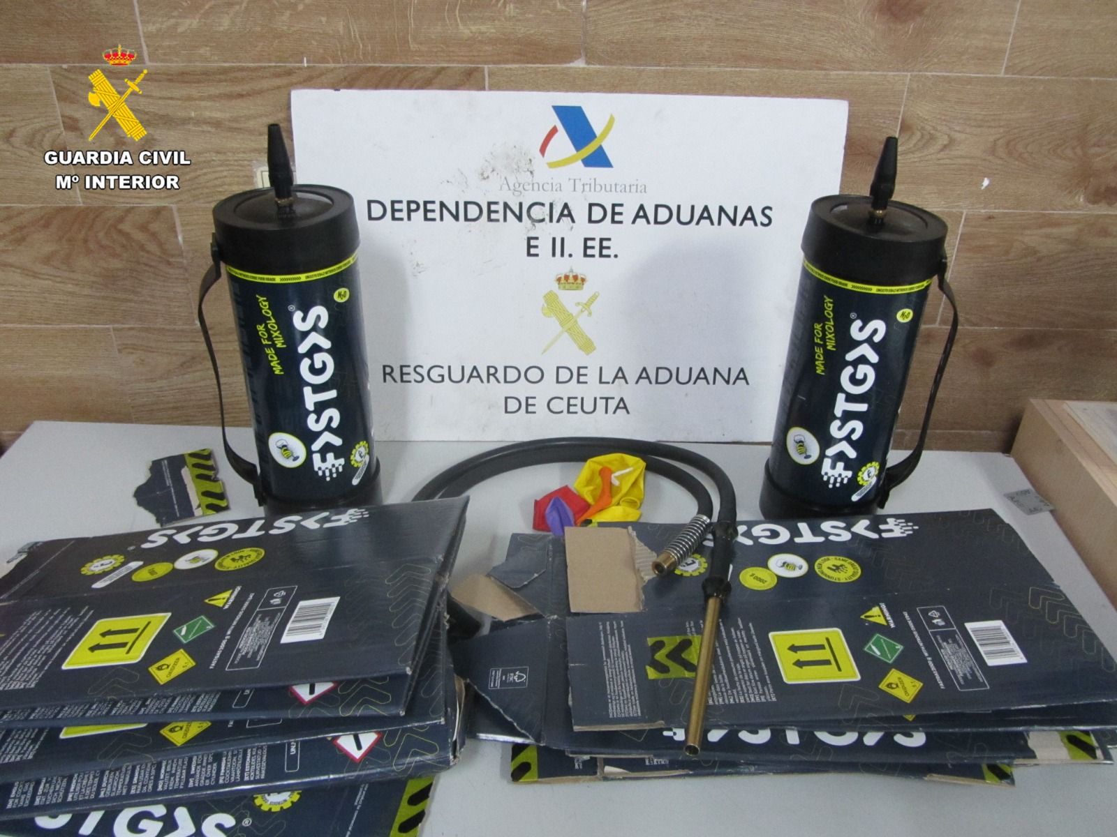 Botellas de óxido nitroso intervenidas
