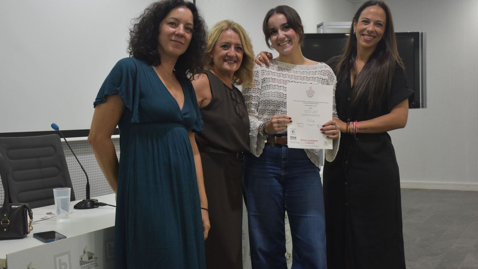 Entrega de diplomas de la Royal Academy of Dance a alumnas de la Escuela de Danza de Rosa Founaud Entrega de diplomas de la Royal Academy of Dance a alumnas de la Escuela de Danza de Rosa Founaud