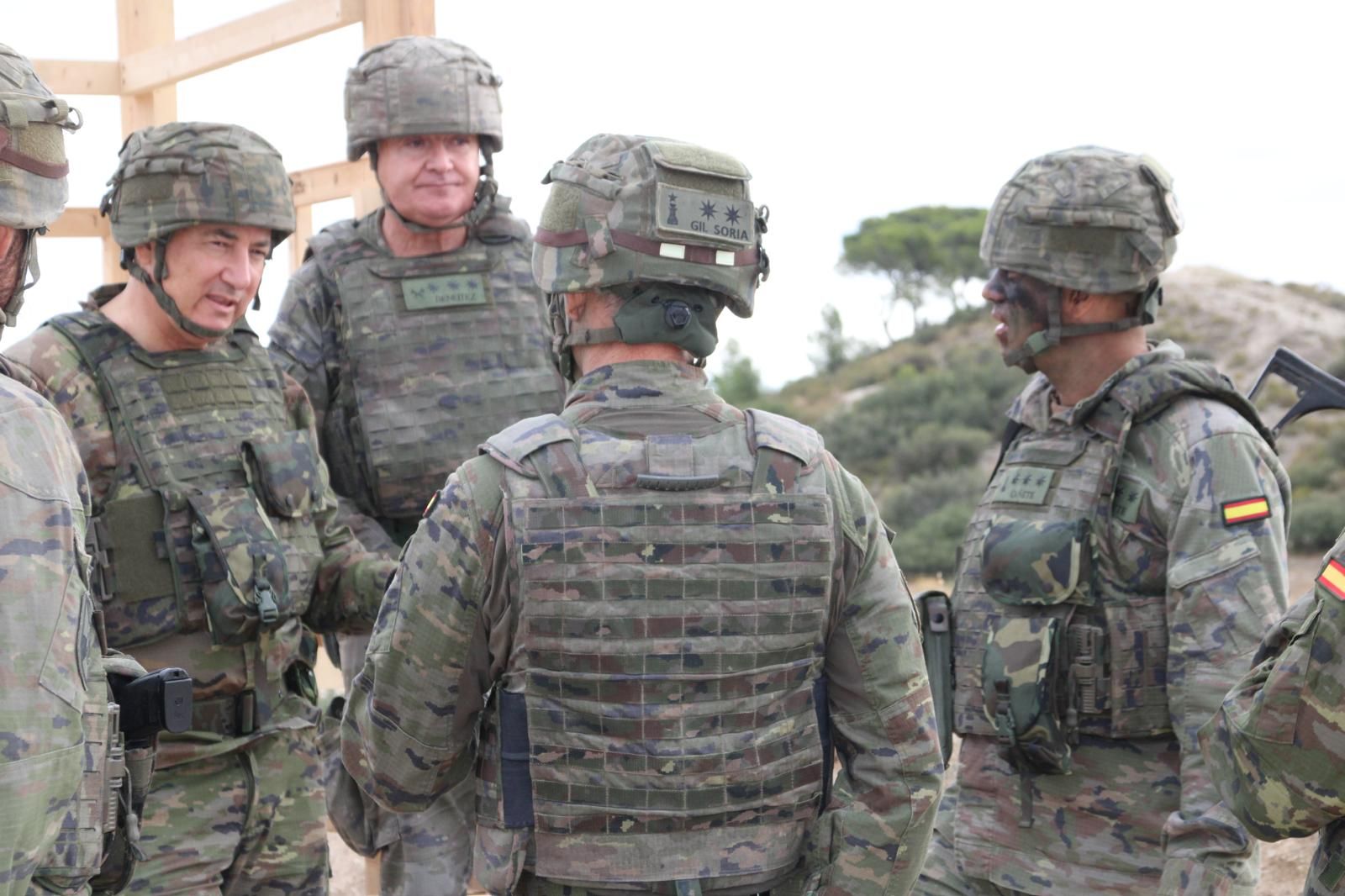 Las fotografías, tomadas en el Centro de Adiestramiento San Gregorio (Zaragoza), reflejan distintas fases del despliegue de los zapadores del RING 7, que demostraron su capacidad técnica y táctica en escenarios que reproducen entornos de combate reales y complejos