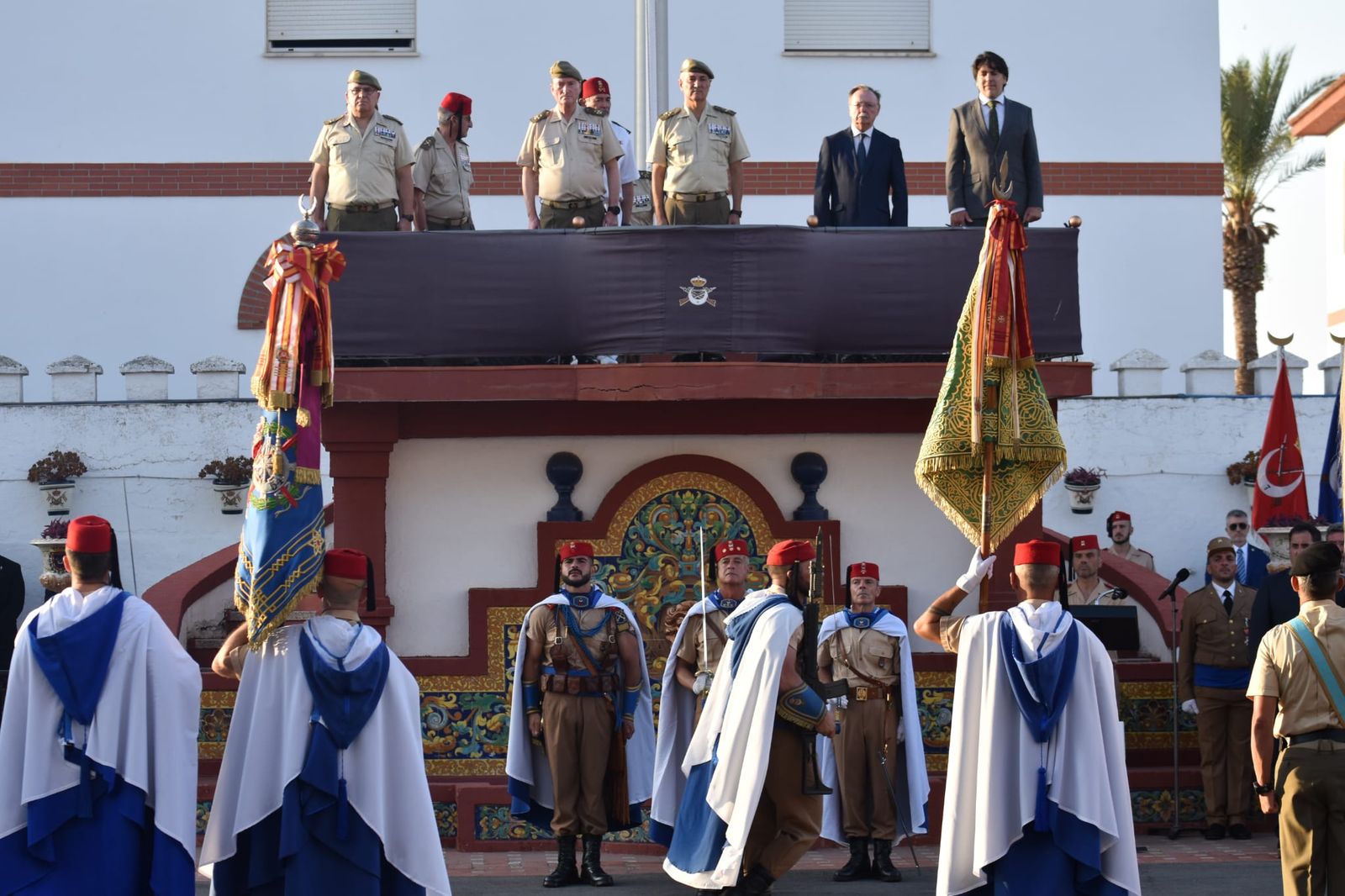 El acuartelamiento González-Tablas acoge una parada militar por el 115 aniversario de Regulares