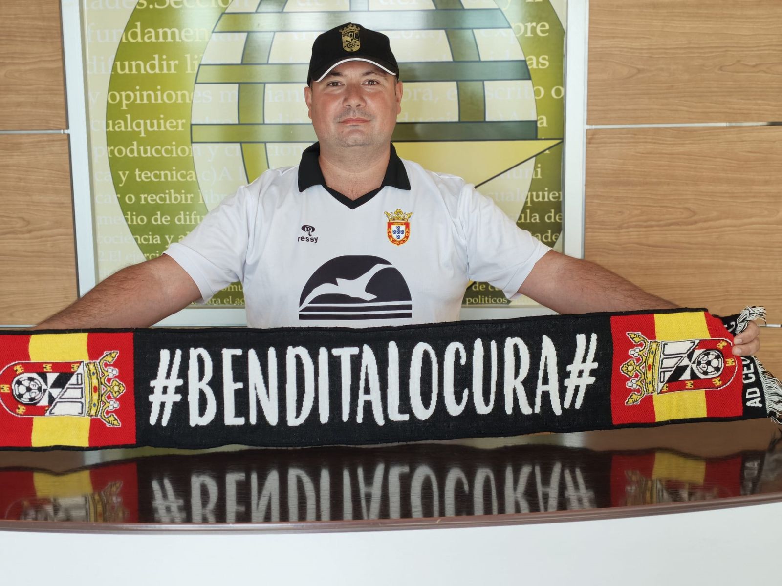 Juanele, el niño cuyo abuelo le inoculó el "veneno" del Ceuta y el amor por sus hérores