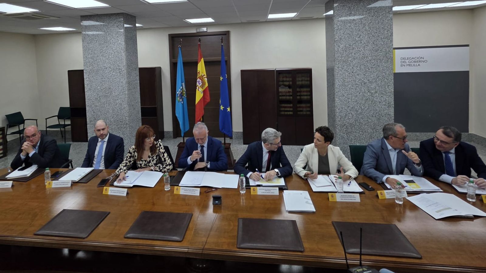 Imagen conjunta del encuentro en Melilla para abordar el mecanismo de reubicación de menores desde Ceuta, Melilla y Canarias.