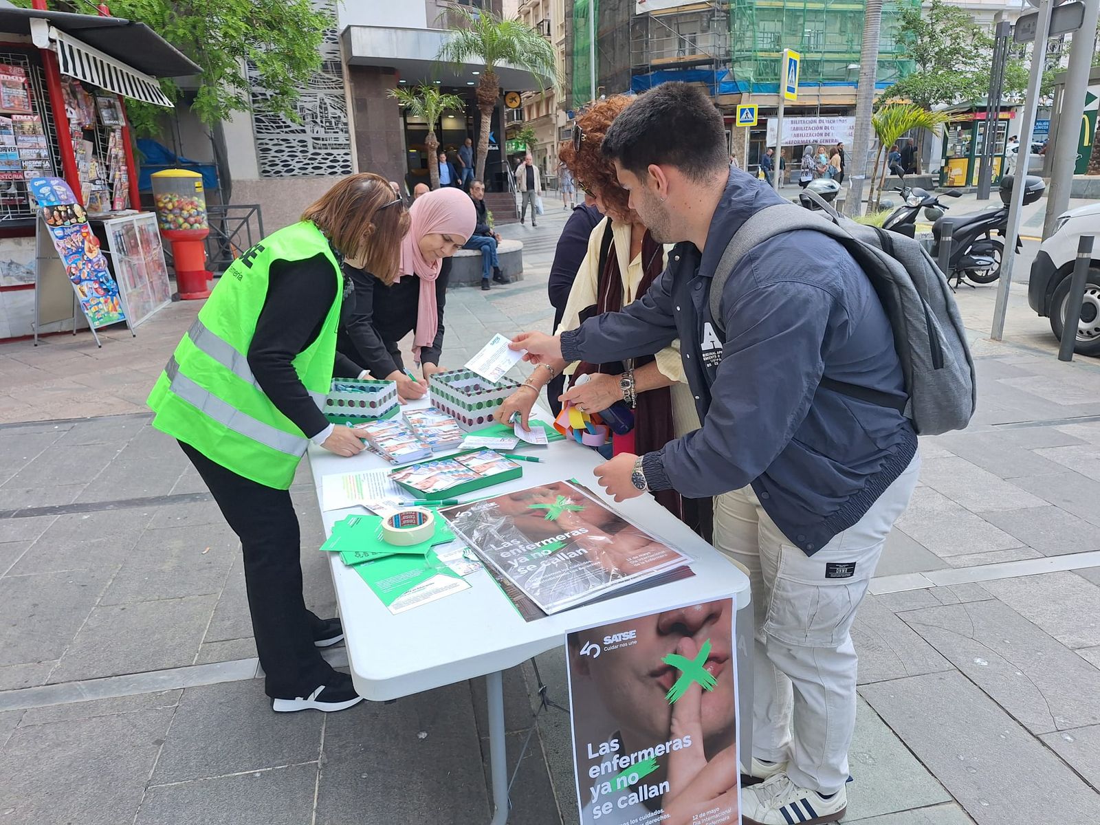 Stand instalado por SATSE en Plaza de los Reyes este martes por el Día de la Enfermería