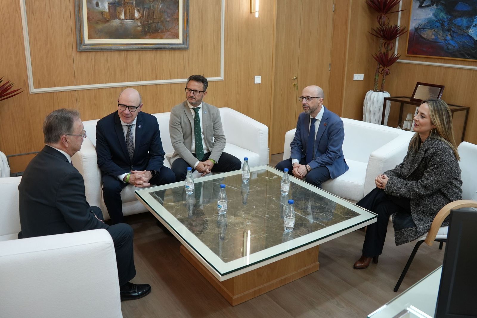 Imagen de la reunión entre el rector de la UGR y Vivas.