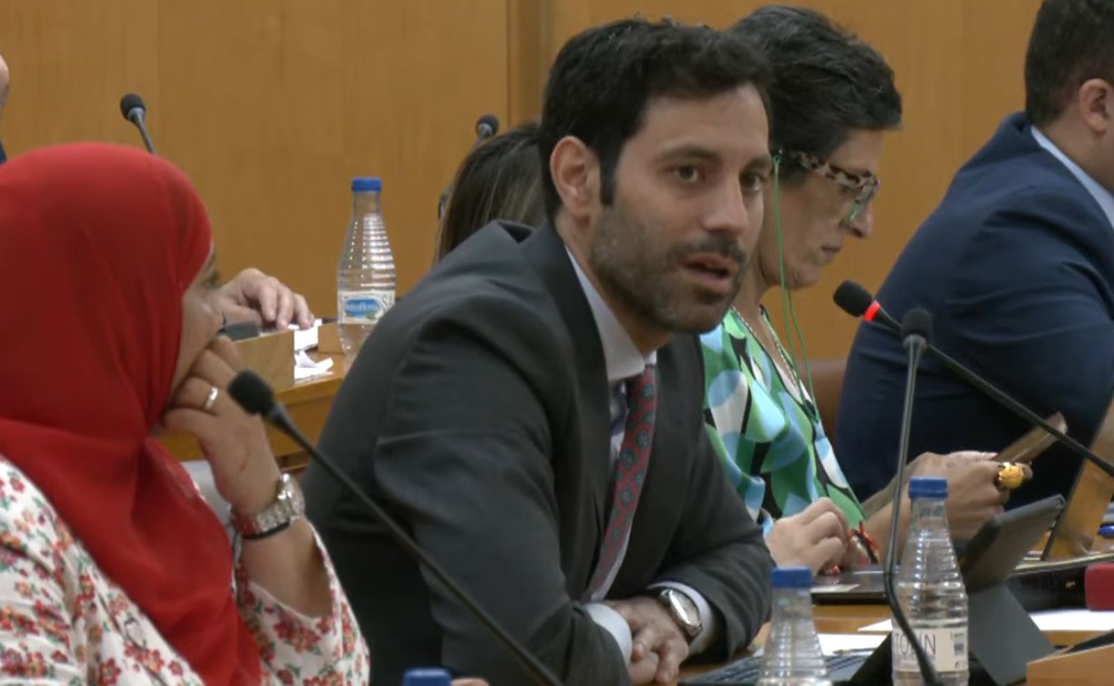 Rafael Martínez Peñalver, consejero de Urbanismo y Transporte, durante su exposición en el Pleno de la Asamblea