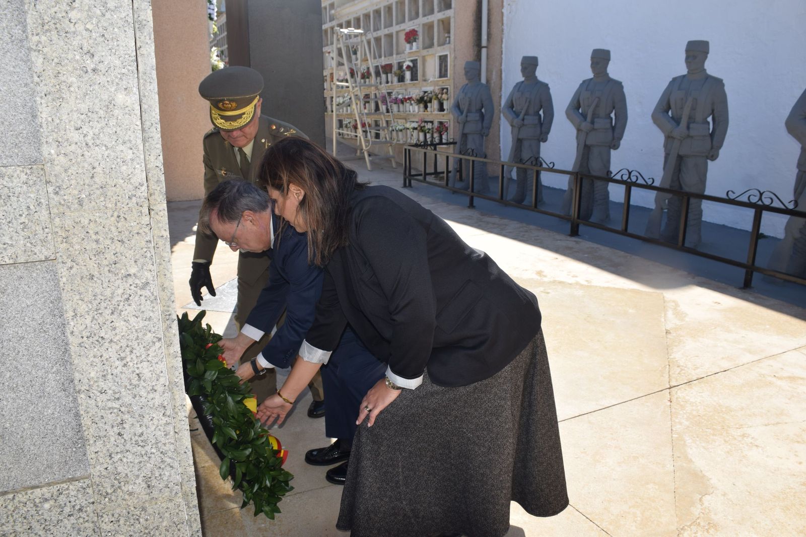 Un recuerdo institucional en el Día de Difuntos para quienes faltan