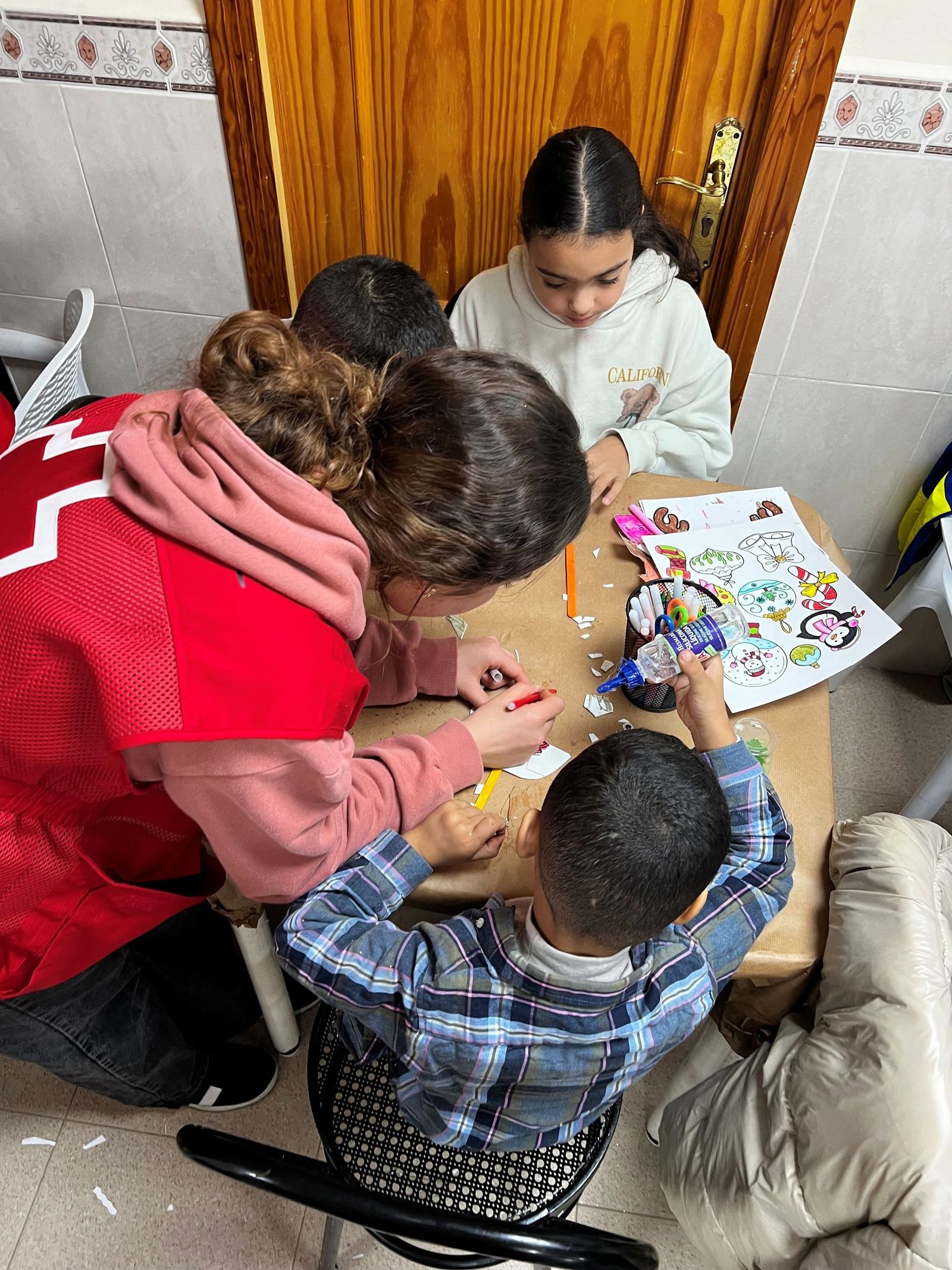 Miramar Alto cierra el año con las XIV Jornadas Comunitarias impulsadas por Cruz Roja Ceuta bajo el lema “Compartiendo Ilusión”