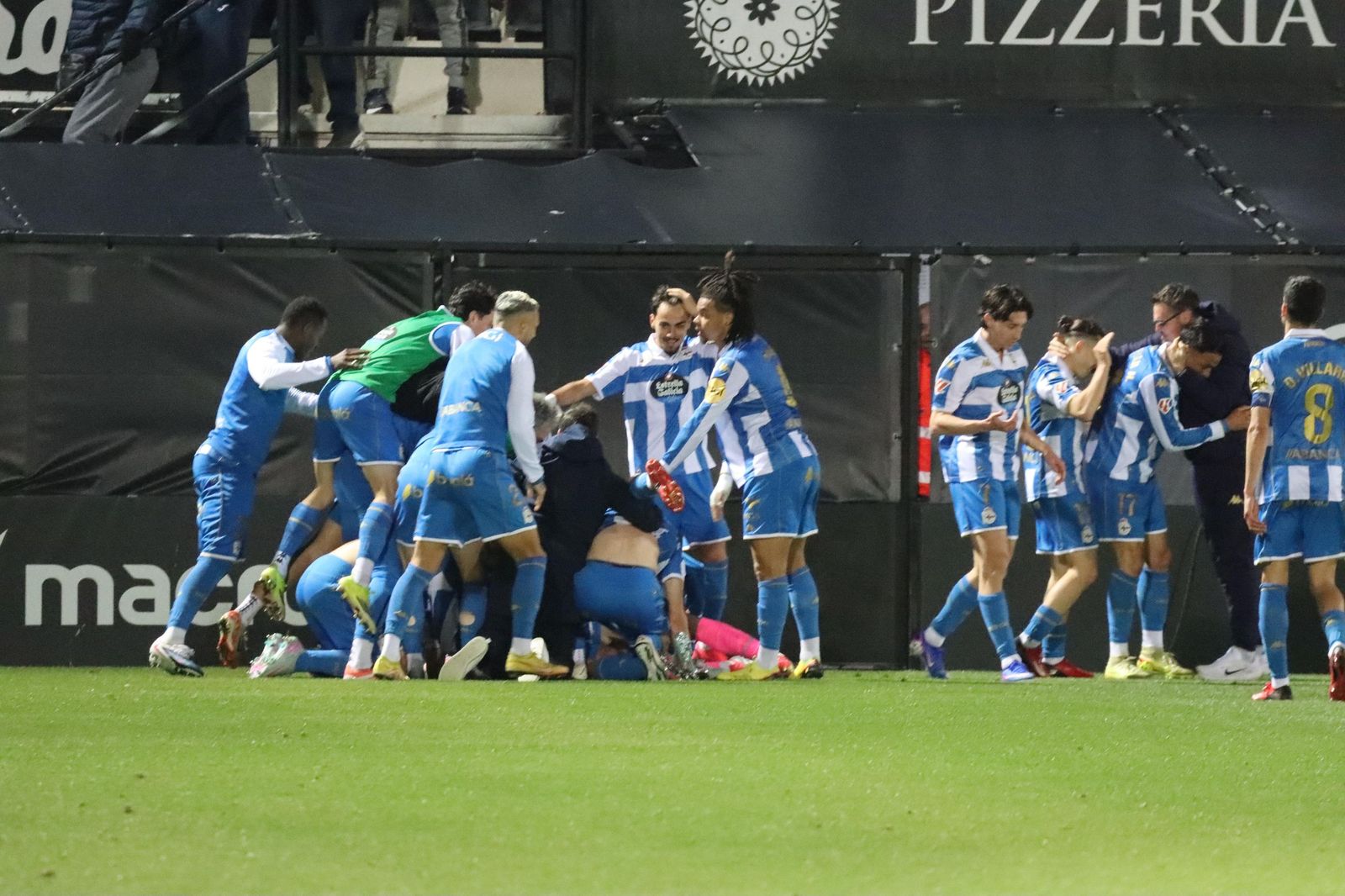 Las imágenes del partido entre la AD Ceuta y el Real Club Deportivo (1-2)