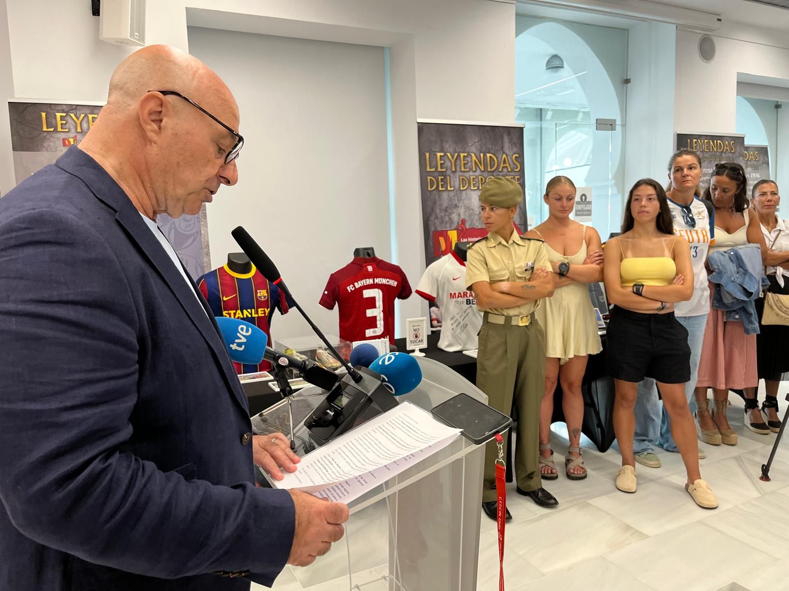 Éxito en la inauguración de la exposición ‘Leyendas del Deporte’ en el Ferrocarril
