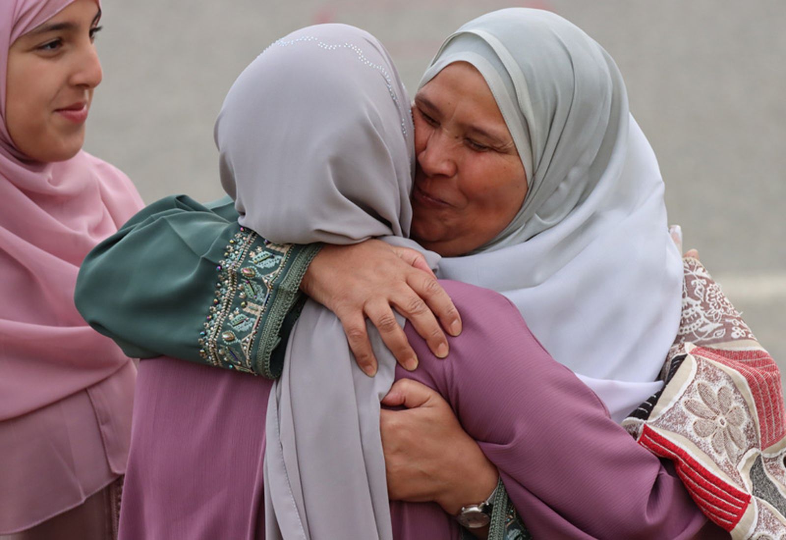 Musulmanas felicitandose.