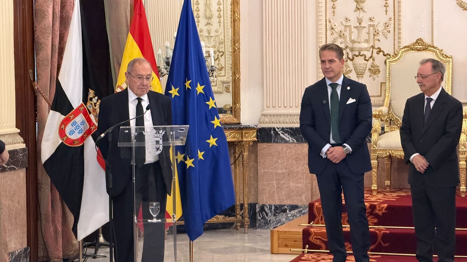 Bonet, junto a Bulaix y Vivas, durante su intervención en el acto