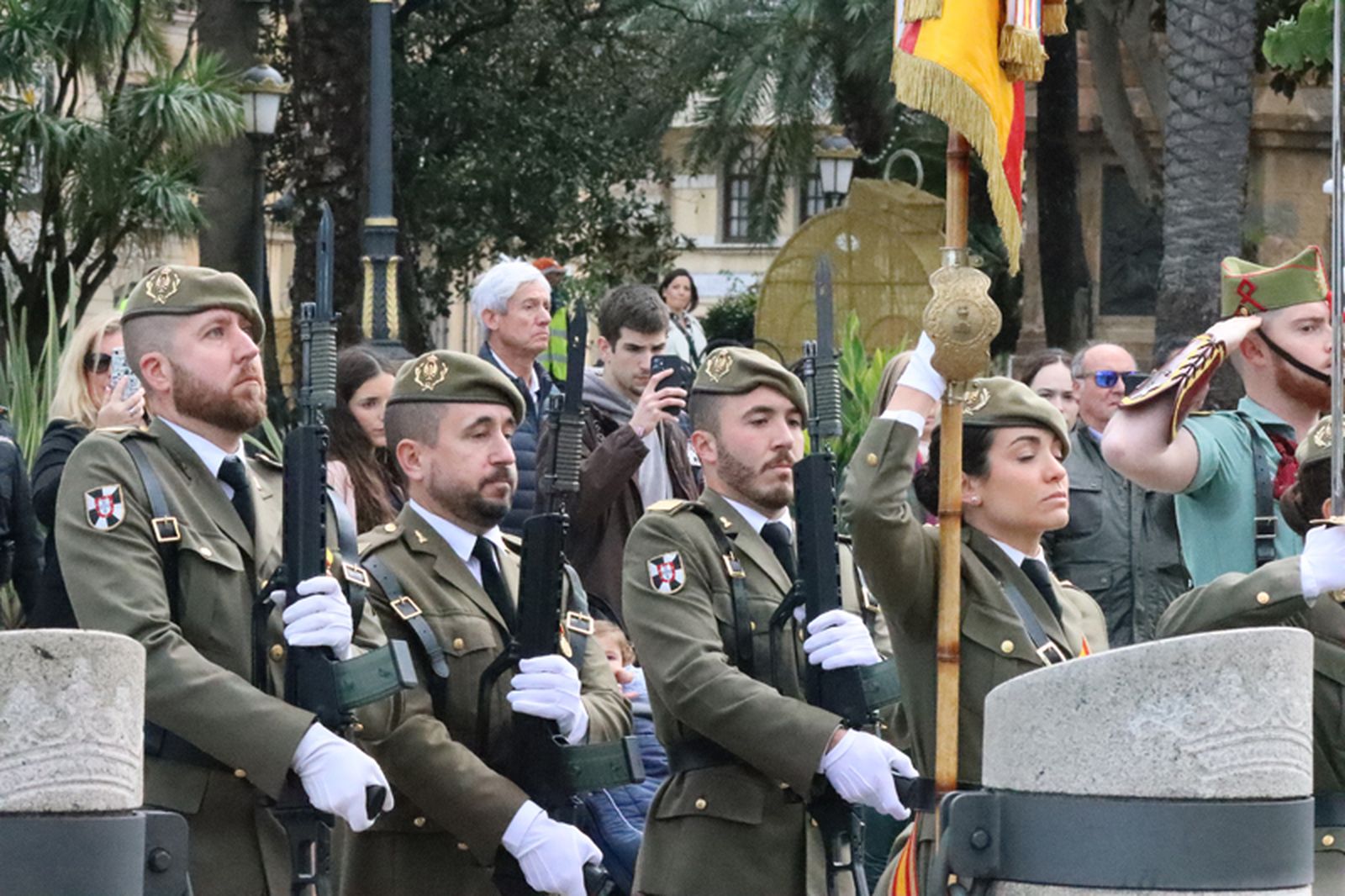Militares durante la parada de este lunes. / FOTO REDUAN
