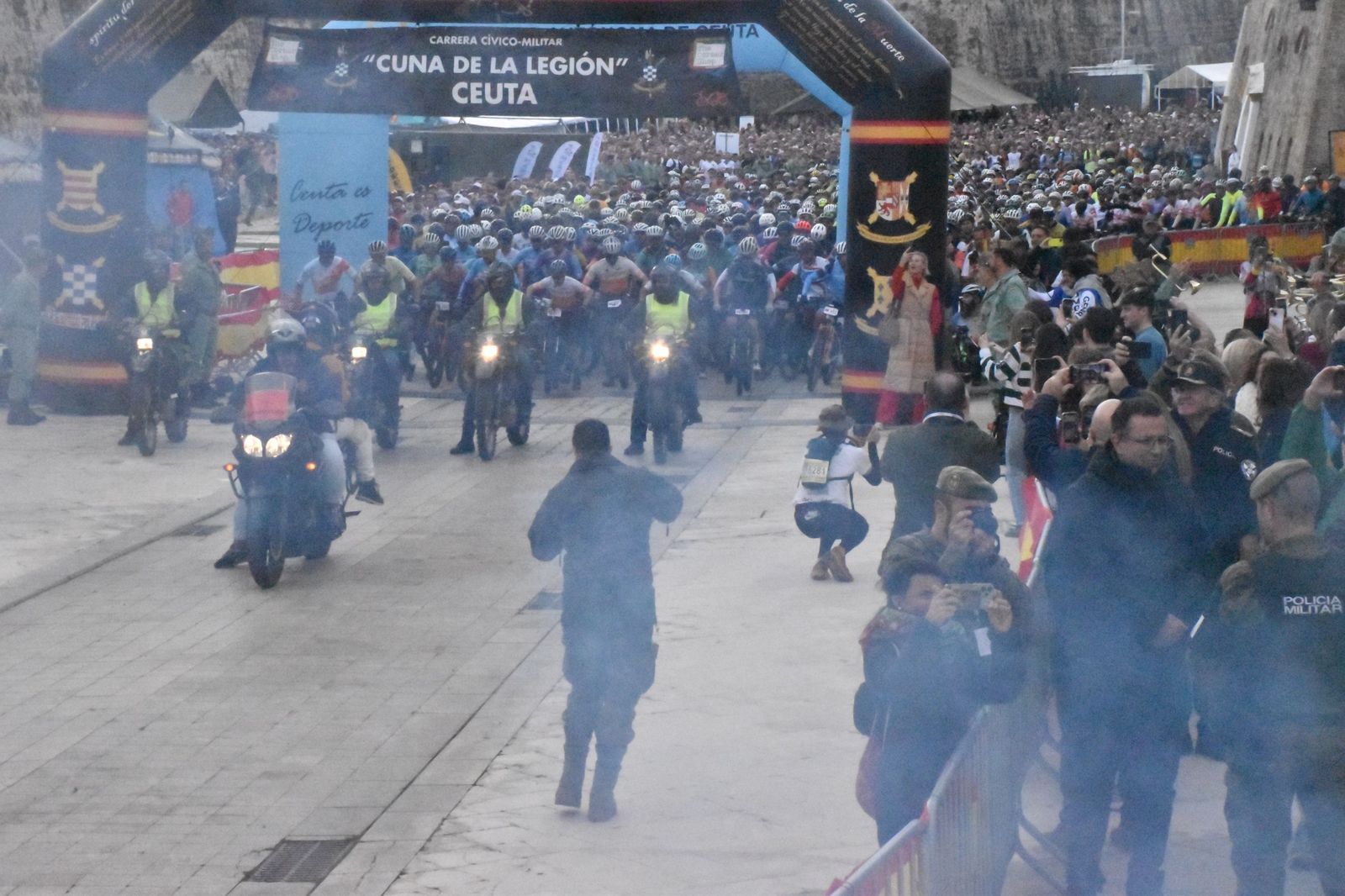 FOTOGALERÍA | Miles de corredores toman la salida en la X Cuna de la Legión: mira las imágenes