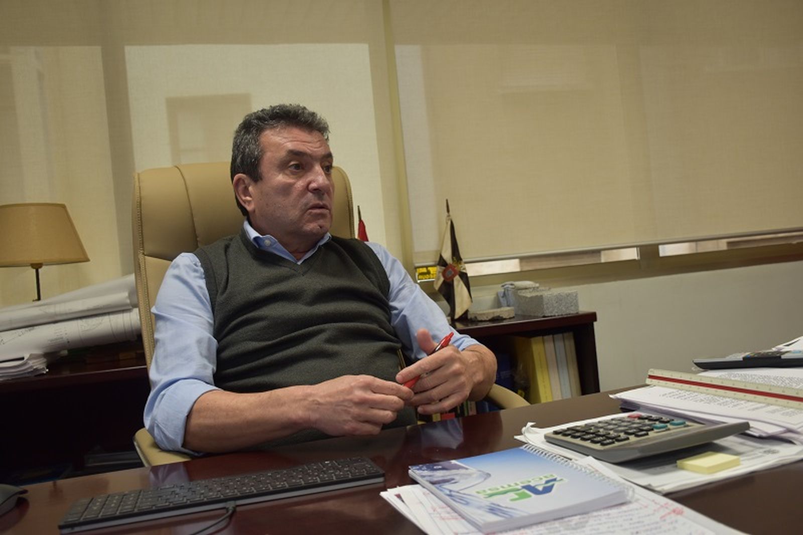 Juan Manuel Sánchez Valderrama en su despacho. / FOTO NICOL'S