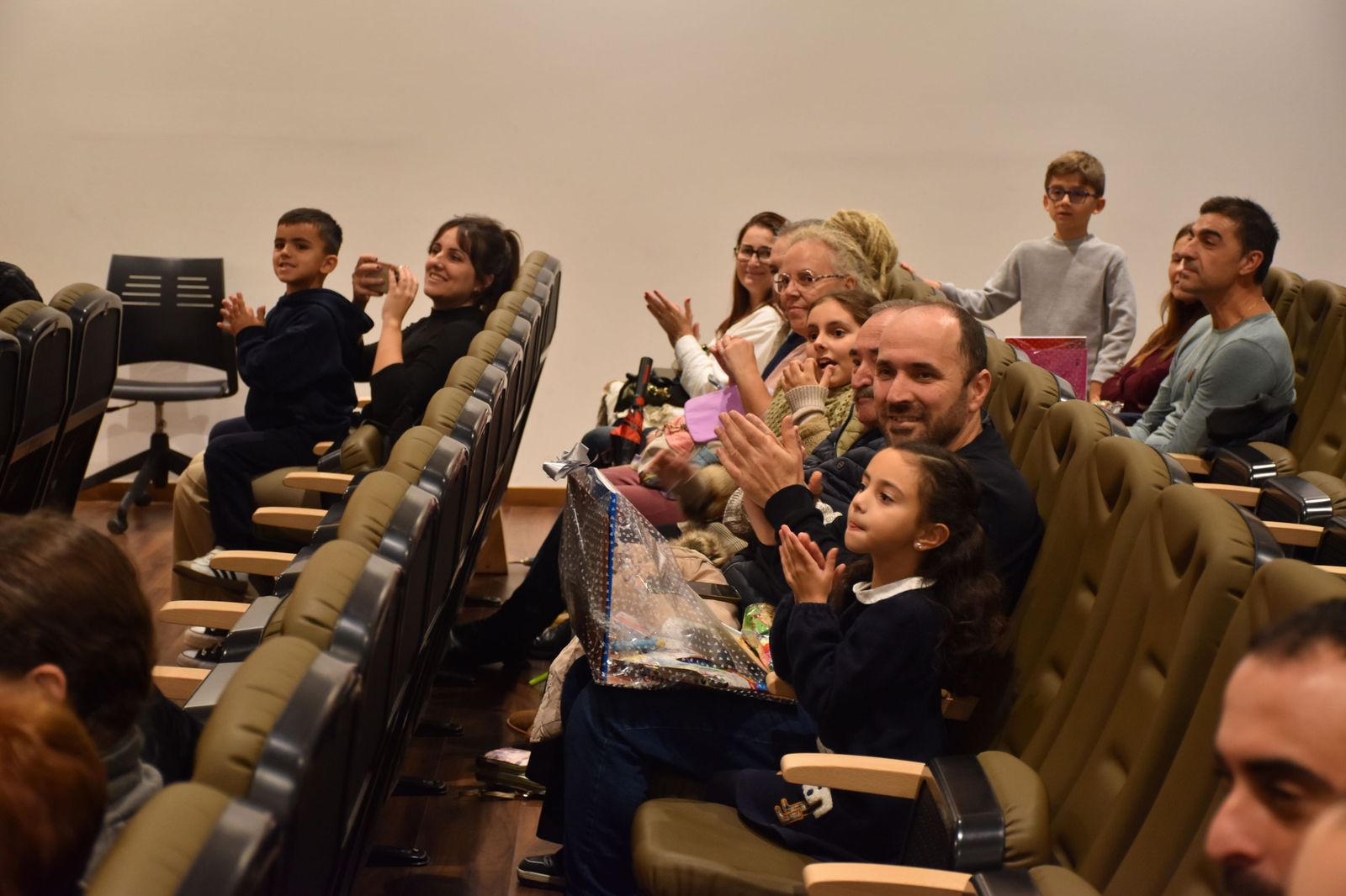 La entrega de premios de la FAMPA por la confección de tarjetas navideñas, en imágenes
