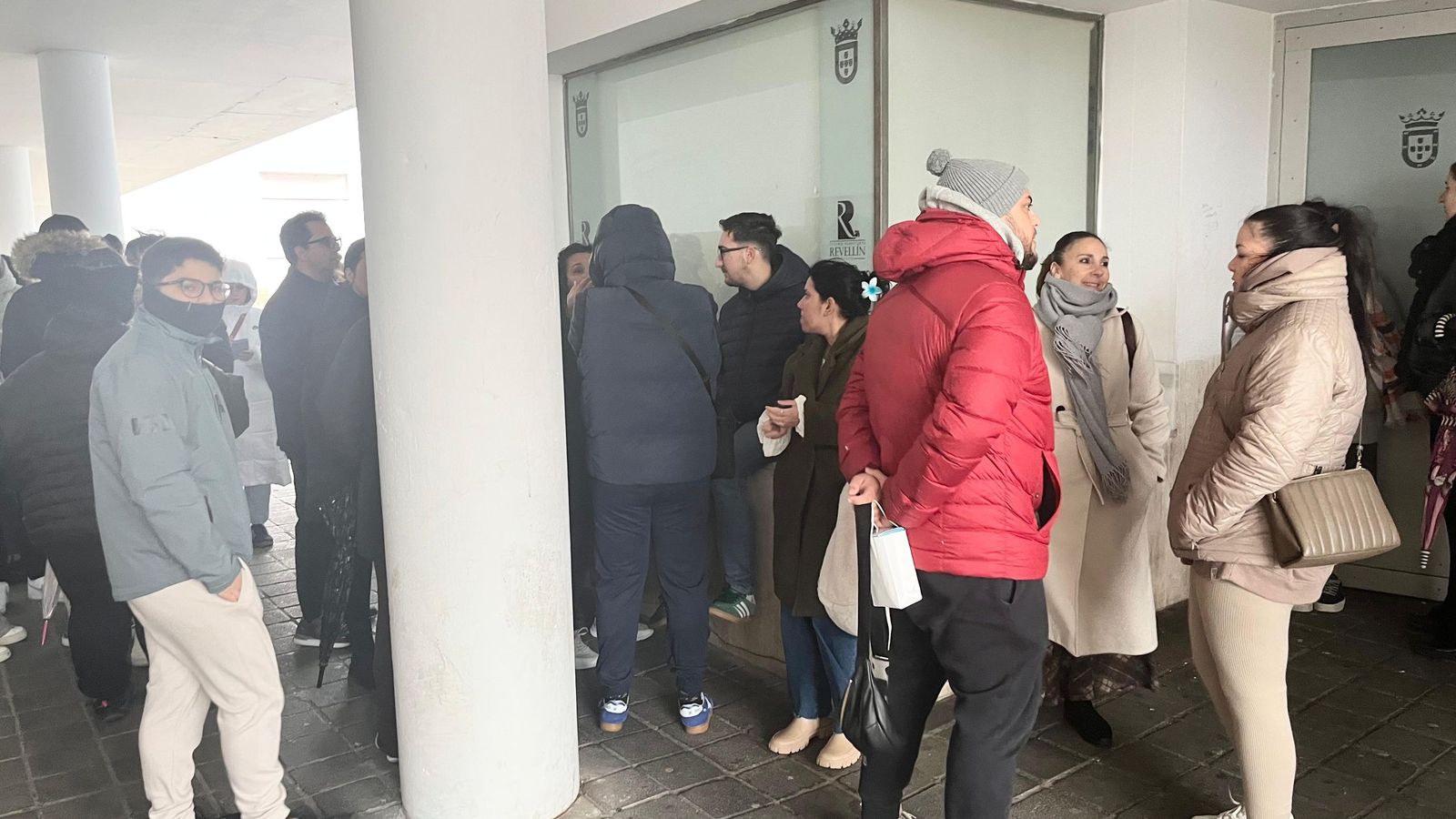 Corrillos carnavaleros a la puerta del Auditorio