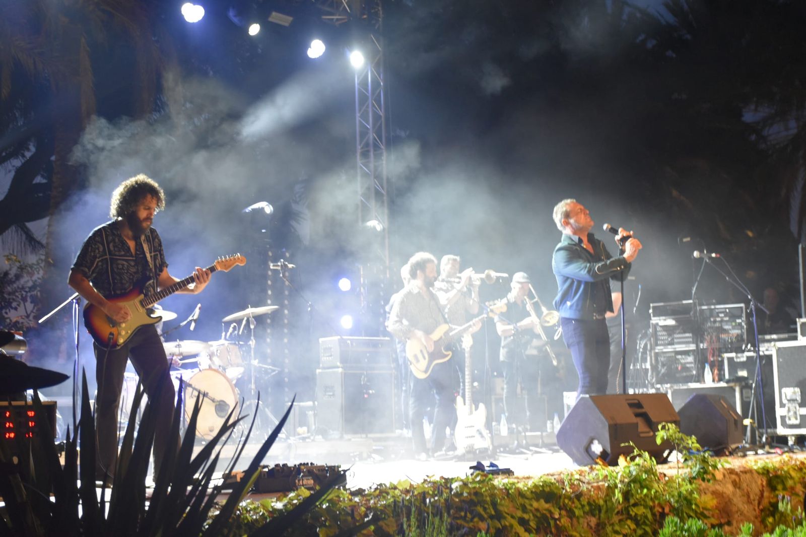 M-Clan convierte Ceuta en un enorme escenario de rock con una noche para el recuerdo