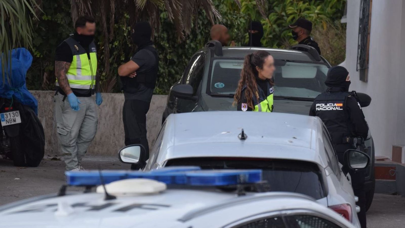 Vehículos policiales en uno de los lugares registrados Vehículos policiales en uno de los lugares registrados