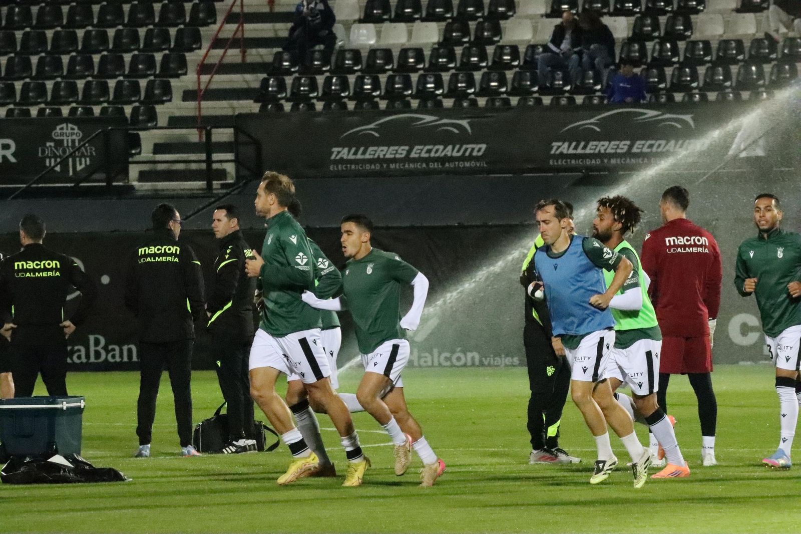 Ganas de fútbol: la hinchada ceutí se acerca al Murube