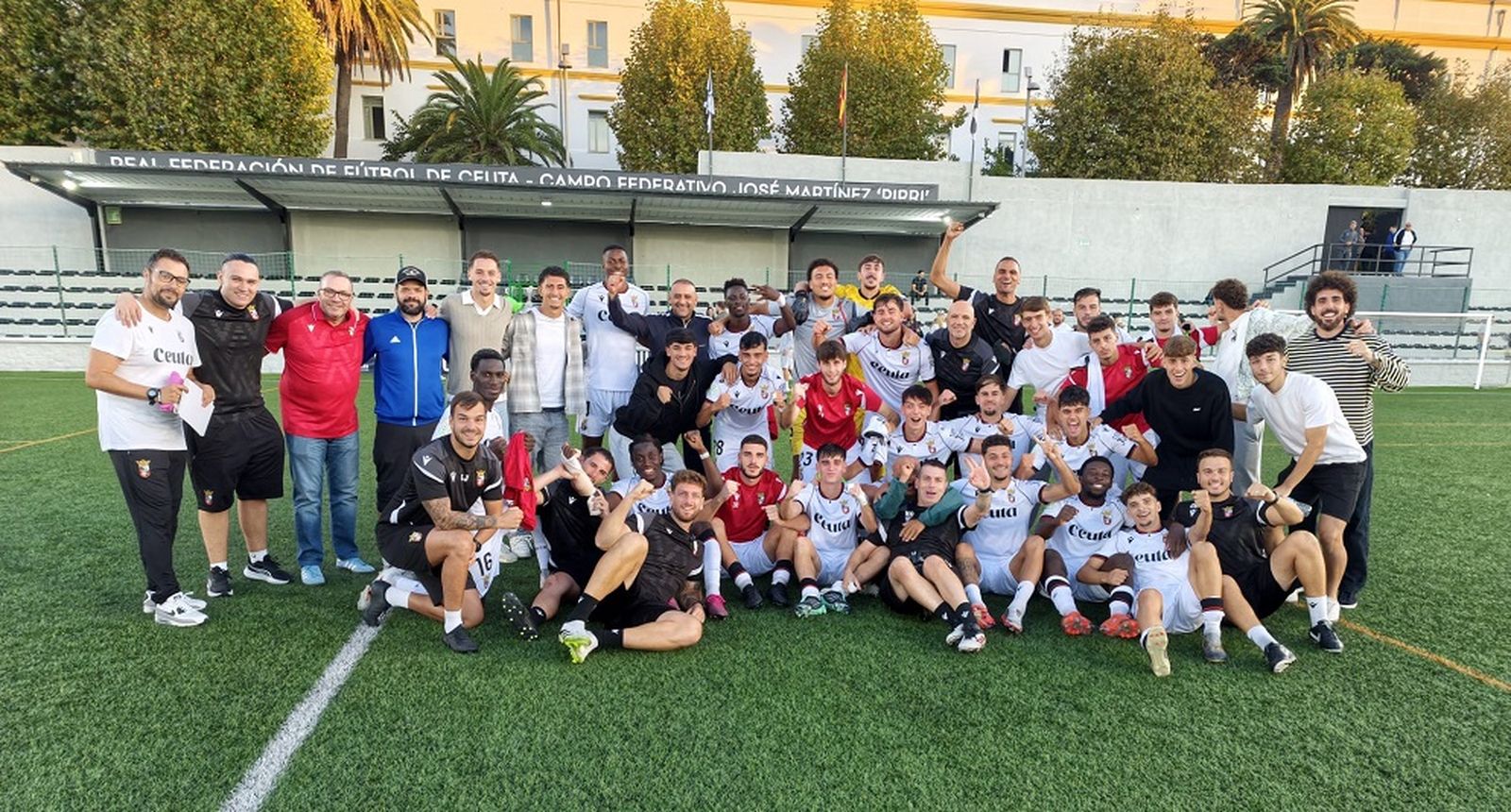 Festejo de la AD Ceuta B tras su triunfo