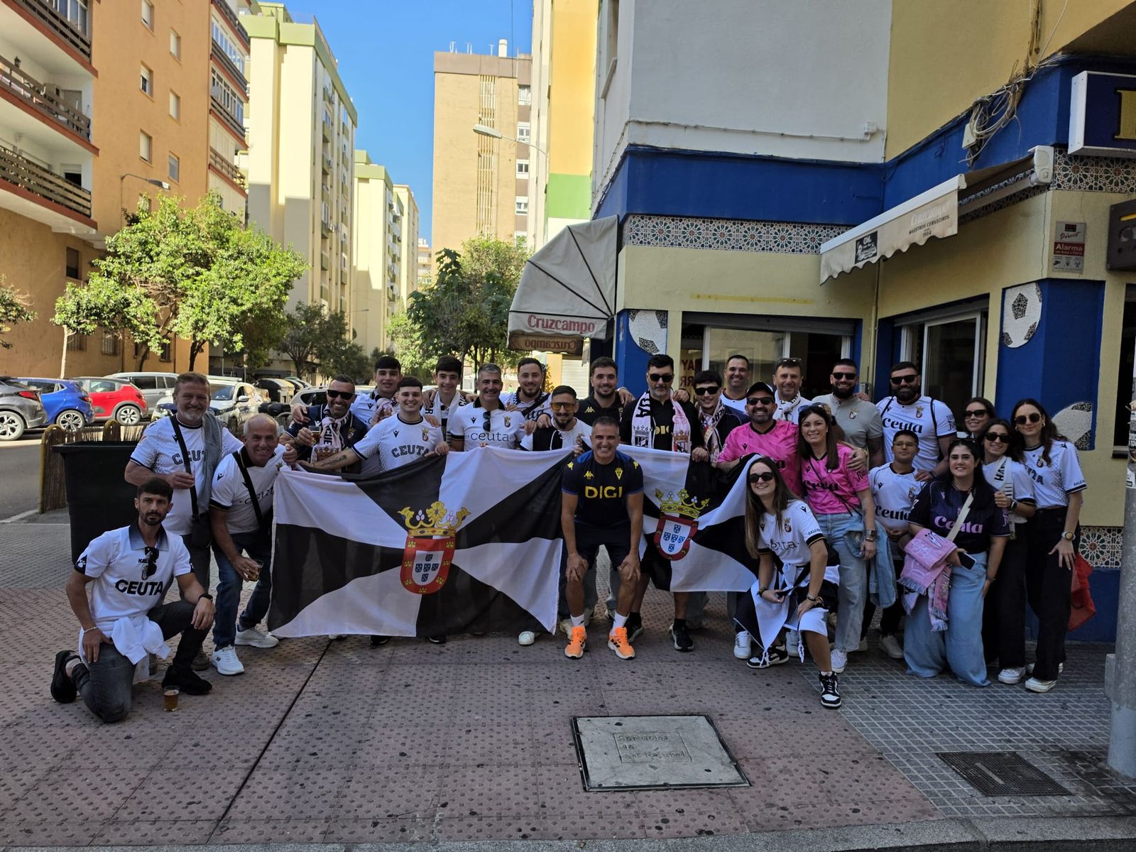 Aficionados ceutíes en Cádiz