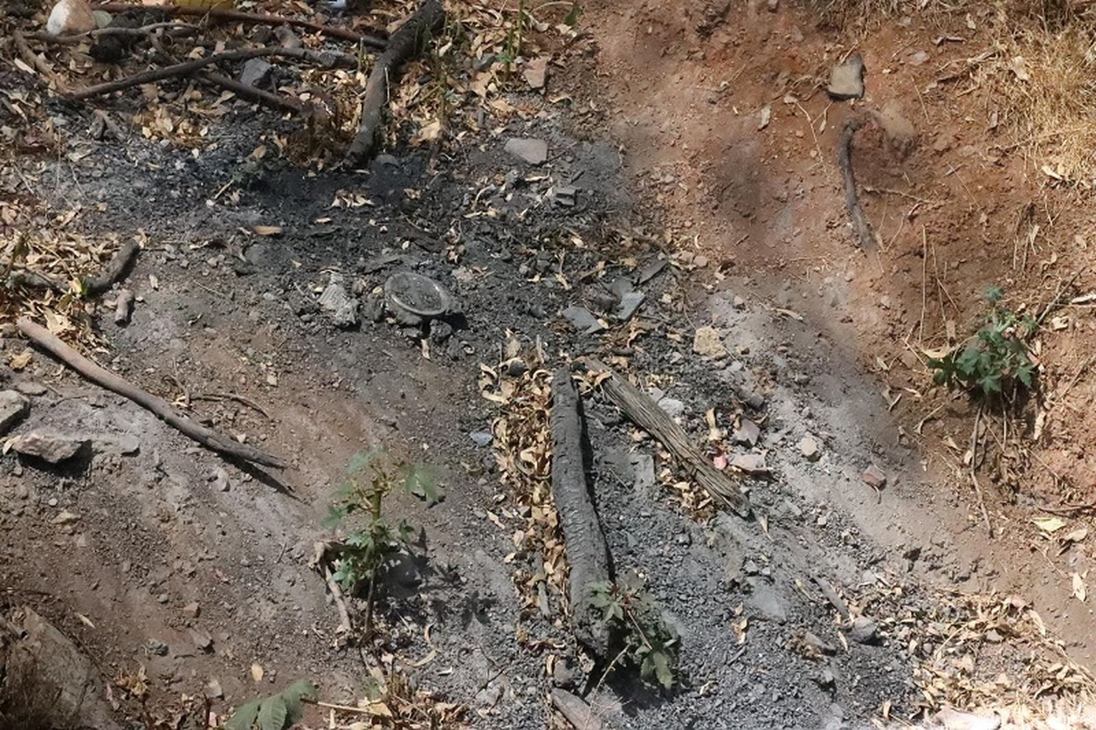 Rescoldos de un fuego originado en el entorno del Jaral. / FOTO REDUAN