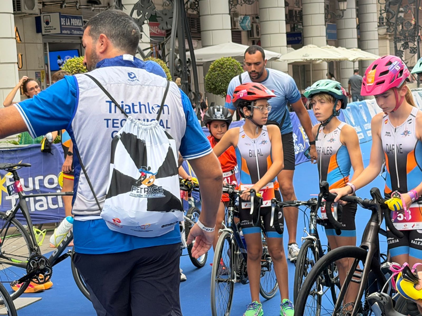 Los aficionados al triatlón en Ceuta se reúnen para participar en el Acuatlón Popular 'Juan Mur' y en la Phoenix Kids Triathlon