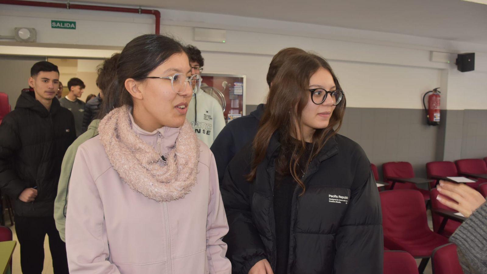 Yasmina Jiménez y Rauda Hafdi, participantes en las Olimpiadas de Física de Ceuta 2026