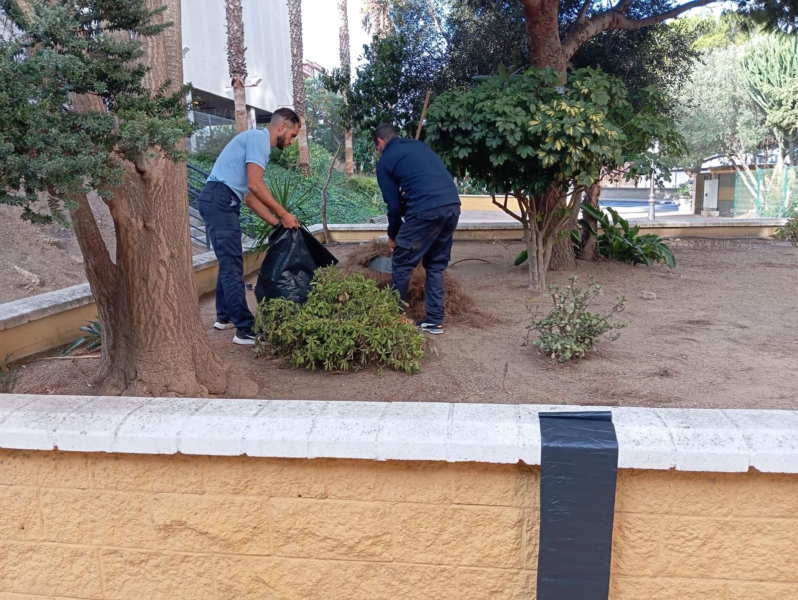 La Ciudad acomete trabajos de limpieza, desbroce y mantenimiento en distintas barriadas