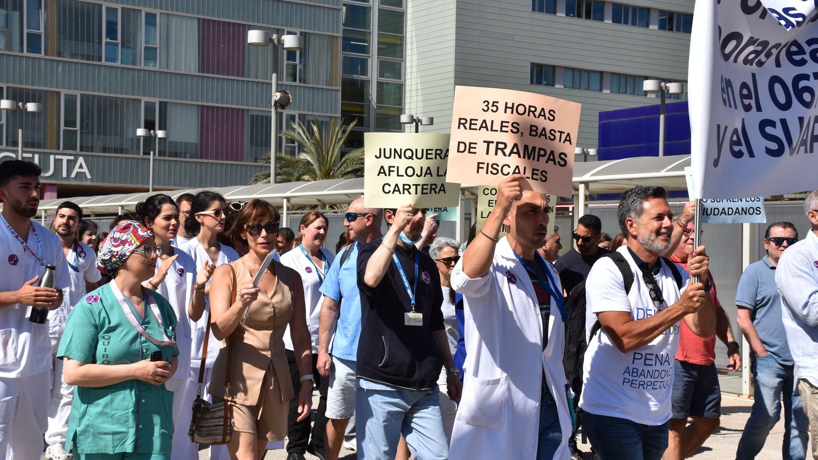 Concentración celebrada en el hospital contra la aplicación de INGESA de la jornada de 35 horas