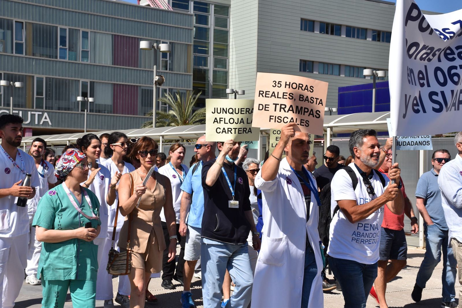 Concentración celebrada en el hospital contra la aplicación de INGESA de la jornada de 35 horas