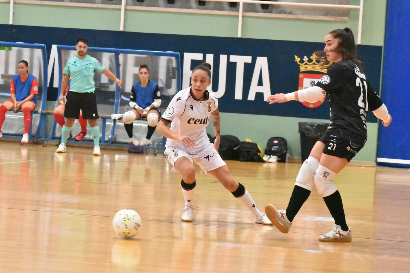 El Ceuta femenino deja escapar una merecida victoria en su debut en casa