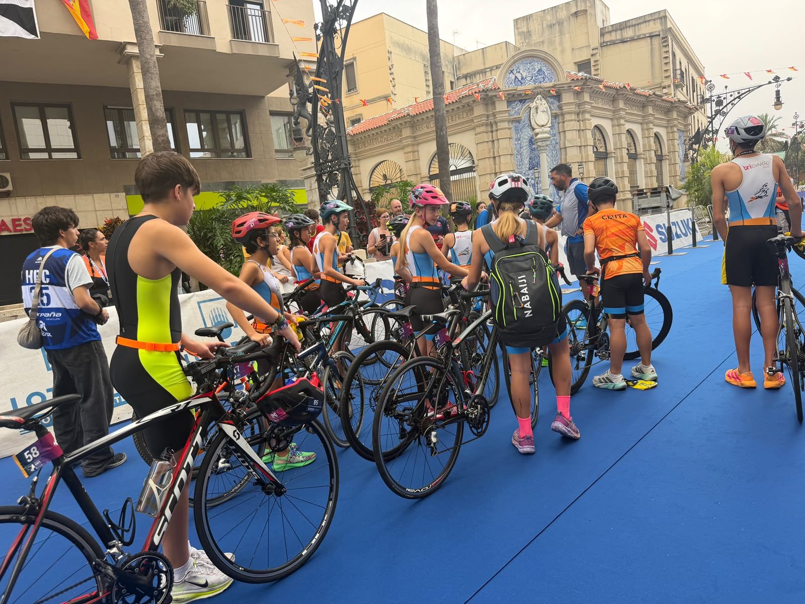 Los aficionados al triatlón en Ceuta se reúnen para participar en el Acuatlón Popular 'Juan Mur' y en la Phoenix Kids Triathlon