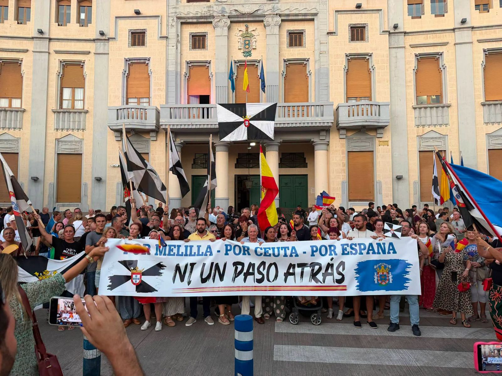 Melilla se vuelca con Ceuta: la Casa Regional de Ceuta, protagonista de una multitudinaria concentración