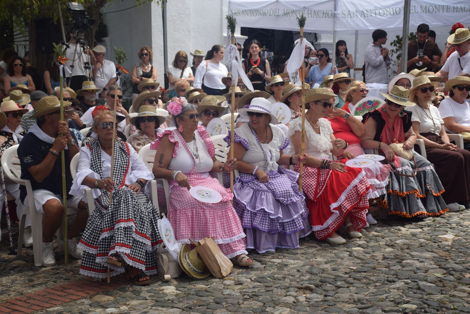 Tradición, fe y calor: Ceuta se vuelca con San Antonio