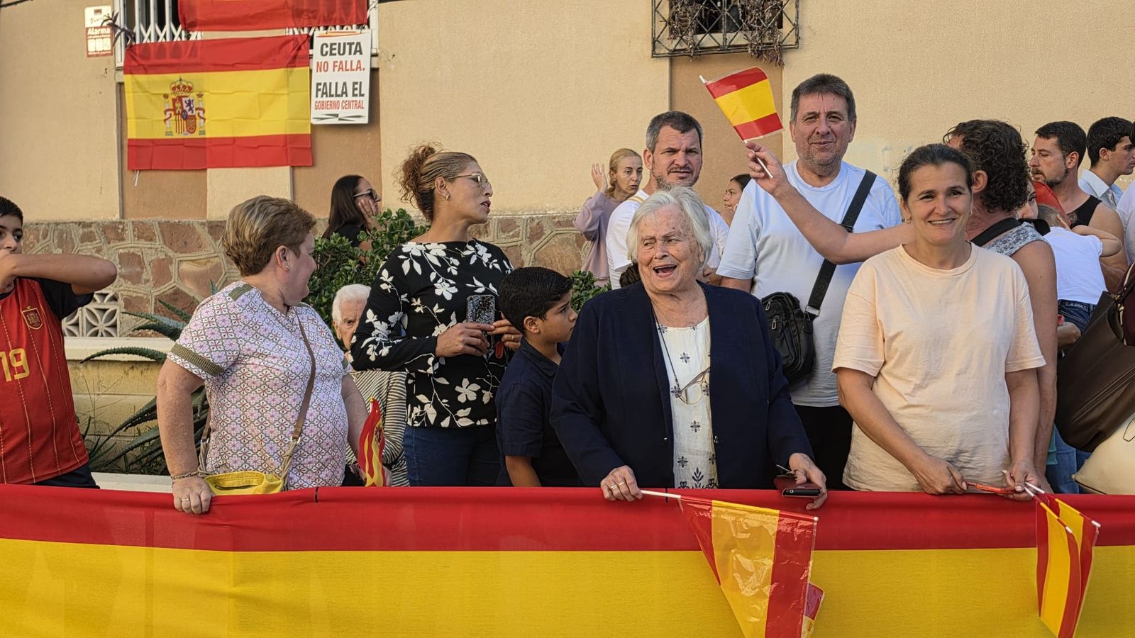 Los Reyes de España mostraron su cercanía con los vecinos de Manzanera
