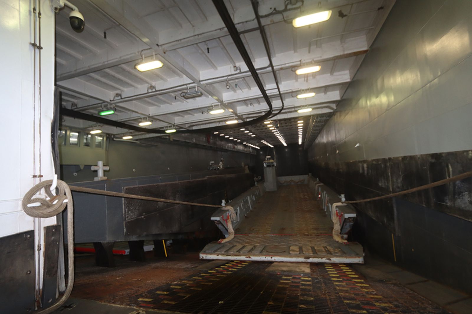 Lancha del 'Galicia' con capacidad para albergar a 100 infantes, además de dos carros de combate. / FOTO REDUAN