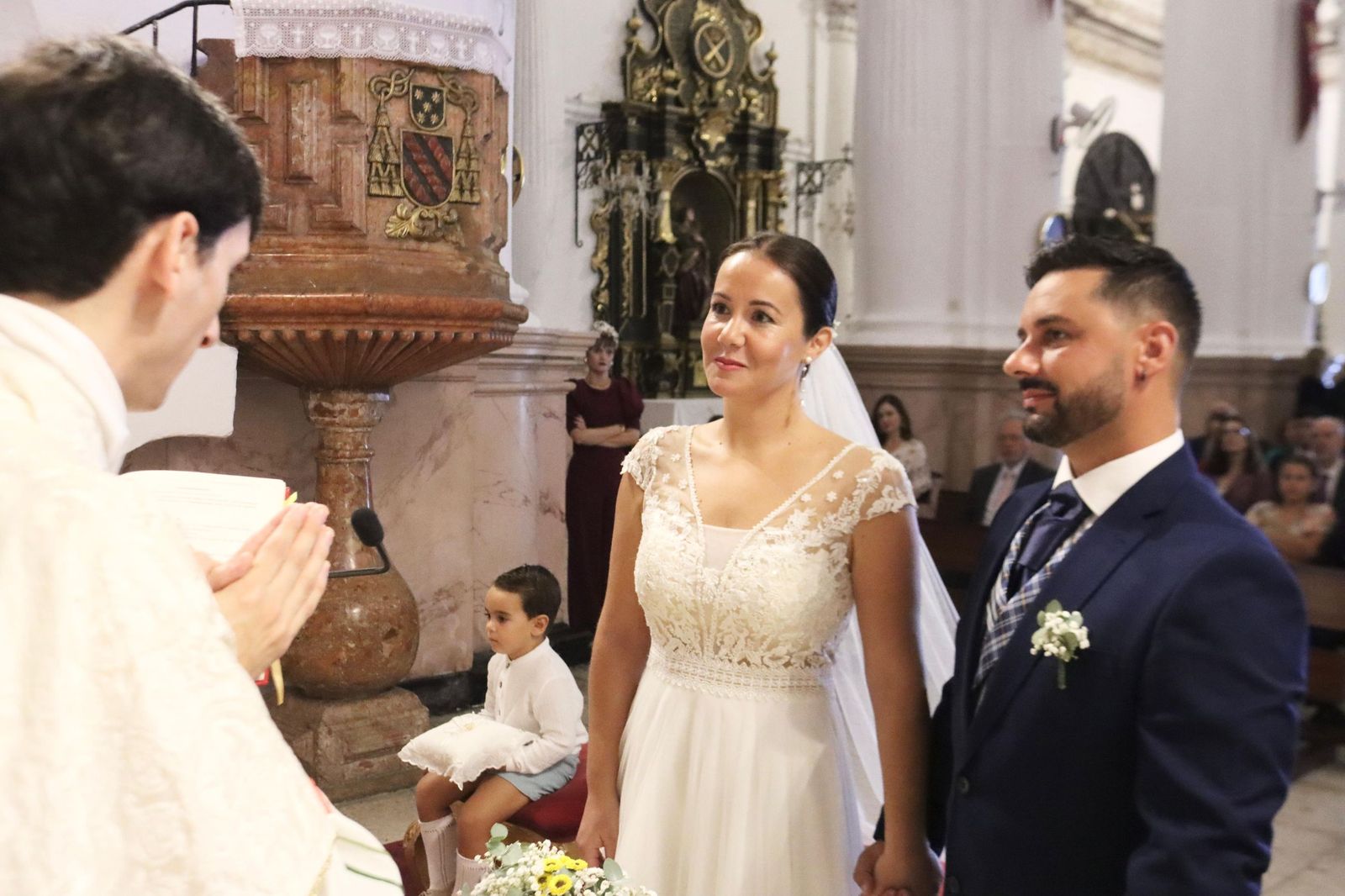 FOTOGALERÍA | Marta y Laslo se dan el 'sí quiero' ante la Patrona de Ceuta