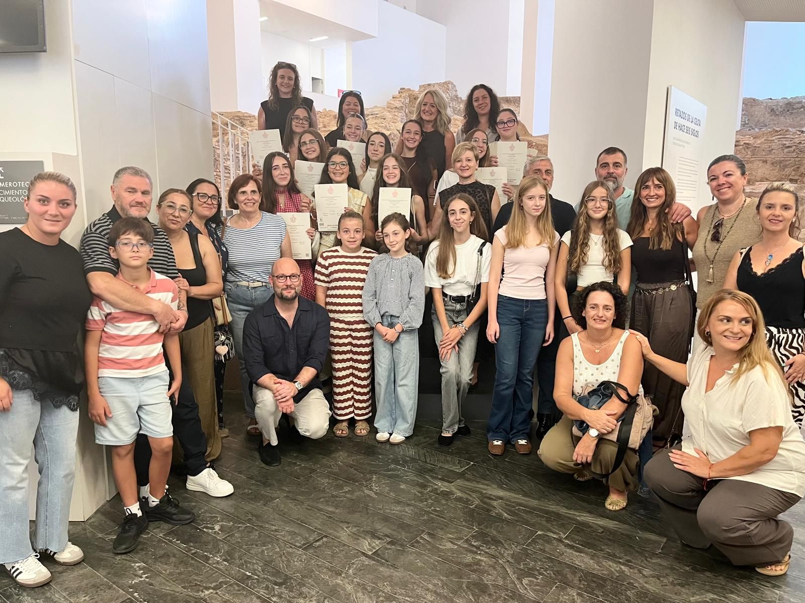 La Royal Academy of Dance entrega los diplomas a las alumnas de la Escuela de Rosa Founaud