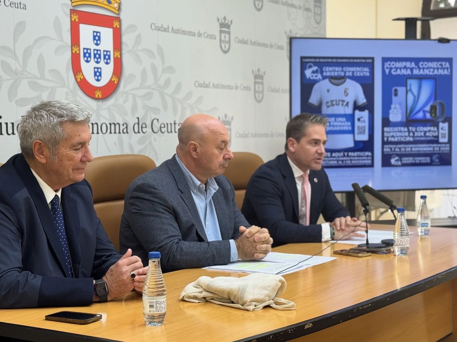 Presentación de los convenios para el comercio local.