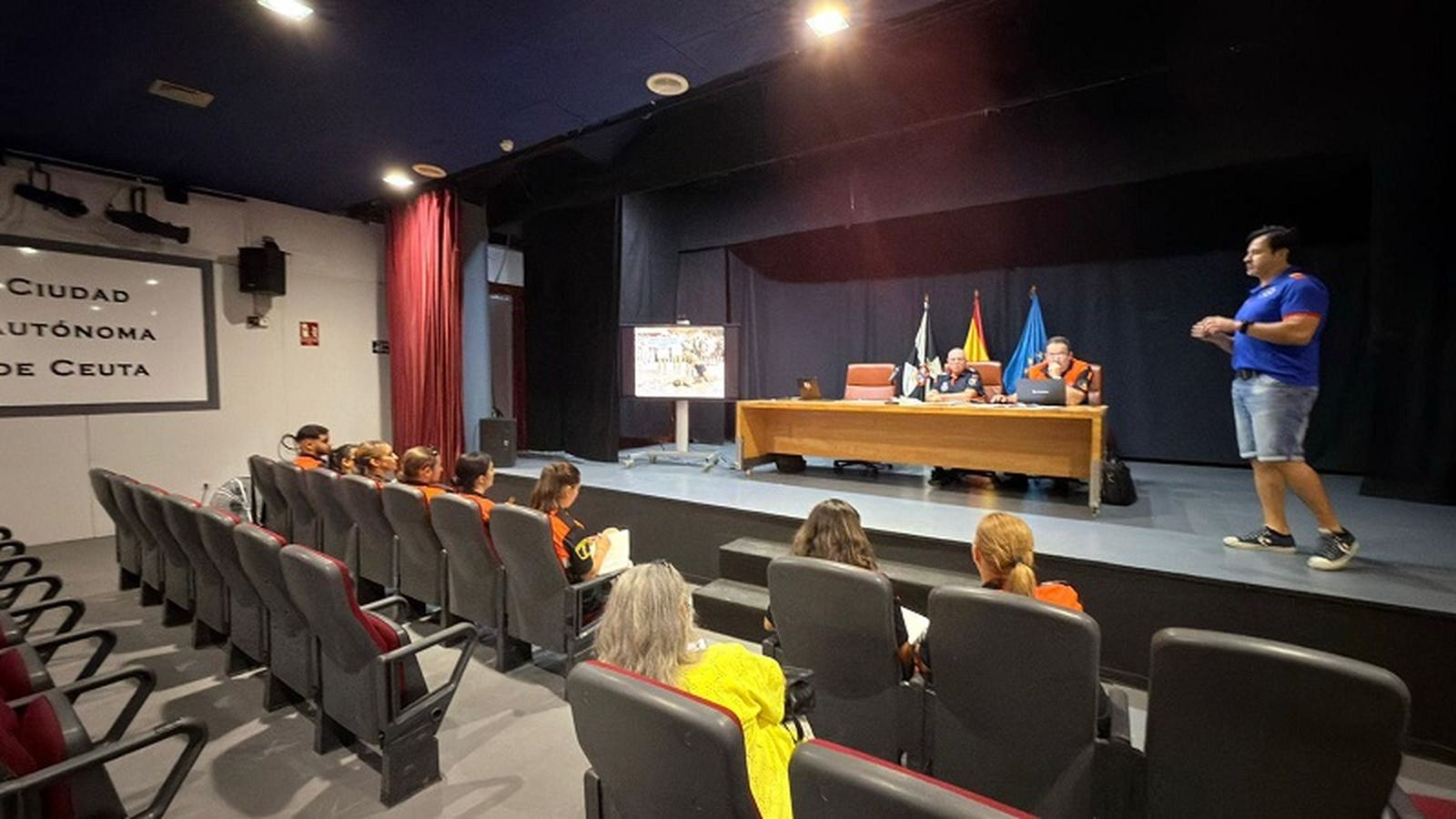 Alumnado durante la formación teórica. / FOTO CEDIDA